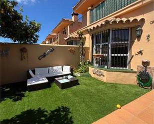 Jardí de Casa adosada en venda en Chiclana de la Frontera amb Calefacció, Jardí privat i Terrassa