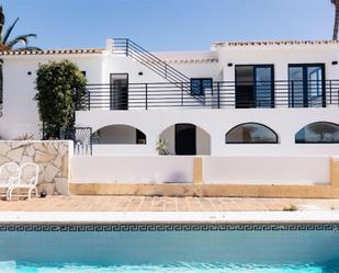 Vista exterior de Casa o xalet en venda en Benalmádena amb Aire condicionat, Calefacció i Jardí privat