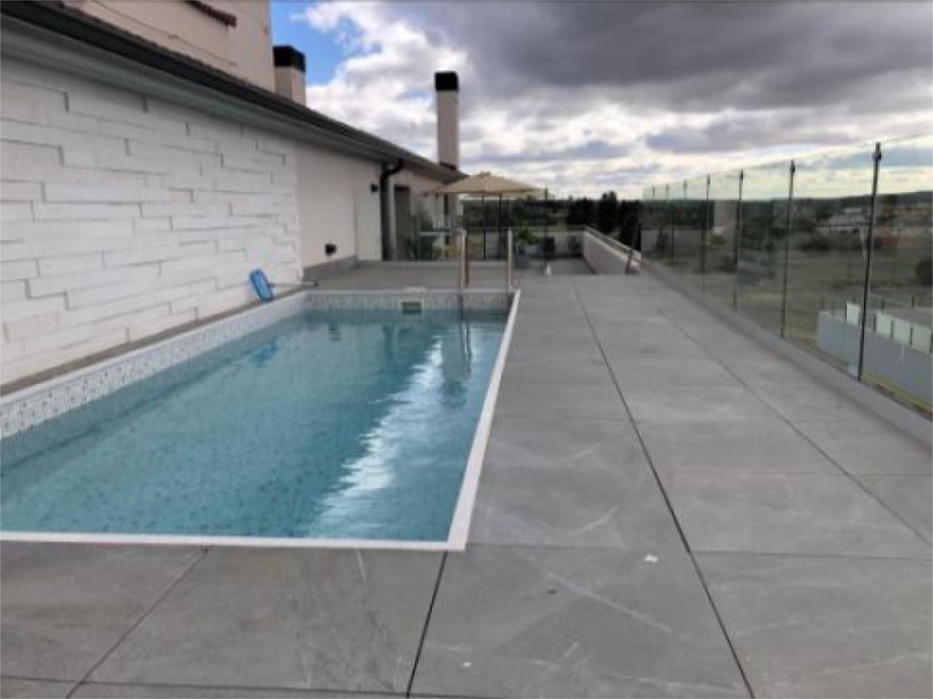 Swimming pool of Flat to share in Aranda de Duero  with Swimming Pool