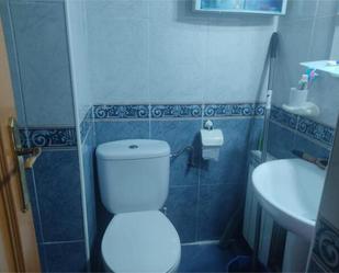 Bathroom of Flat to rent in Sabiñánigo