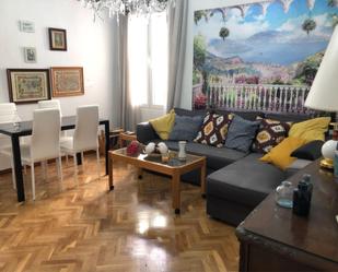 Living room of Flat to rent in  Madrid Capital  with Air Conditioner, Heating and Parquet flooring