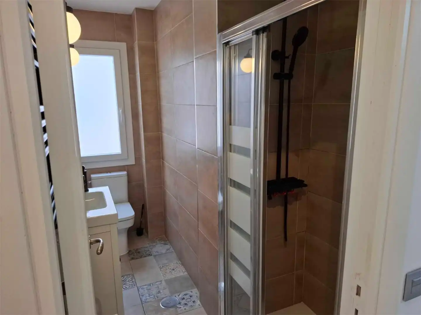 Bany de Pis de lloguer en Madrid amb Calefacció, Parquet i Balcó