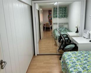 Dormitori de Apartament per a compartir en Castelldefels amb Calefacció, Jardí privat i Terrassa