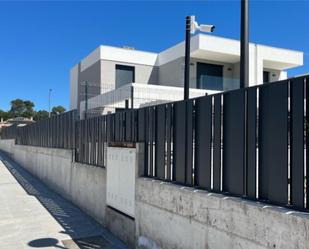 Exterior view of House or chalet for sale in Villaviciosa de Odón  with Air Conditioner, Terrace and Swimming Pool
