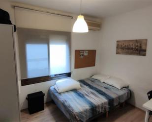 Bedroom of Flat to share in Cornellà de Llobregat  with Air Conditioner, Heating and Parquet flooring