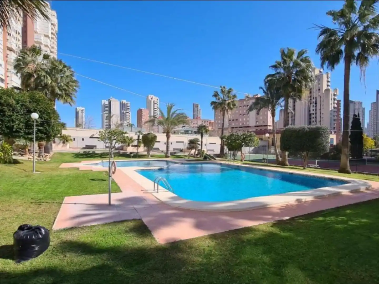 Wohnungen zur Miete in Calle Islandia, 8, Juzgados - Plaza de Toros Schwimmbecken von Wohnungen zur Miete in Benidorm mit Klimaanlage, Schwimmbad und Balkon