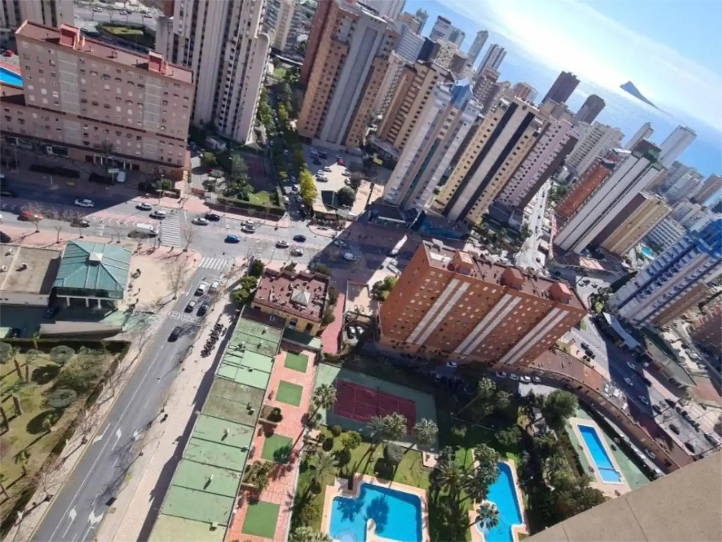 Wohnungen zur Miete in Calle Islandia, 8, Juzgados - Plaza de Toros Außenansicht von Wohnungen zur Miete in Benidorm mit Klimaanlage, Schwimmbad und Balkon