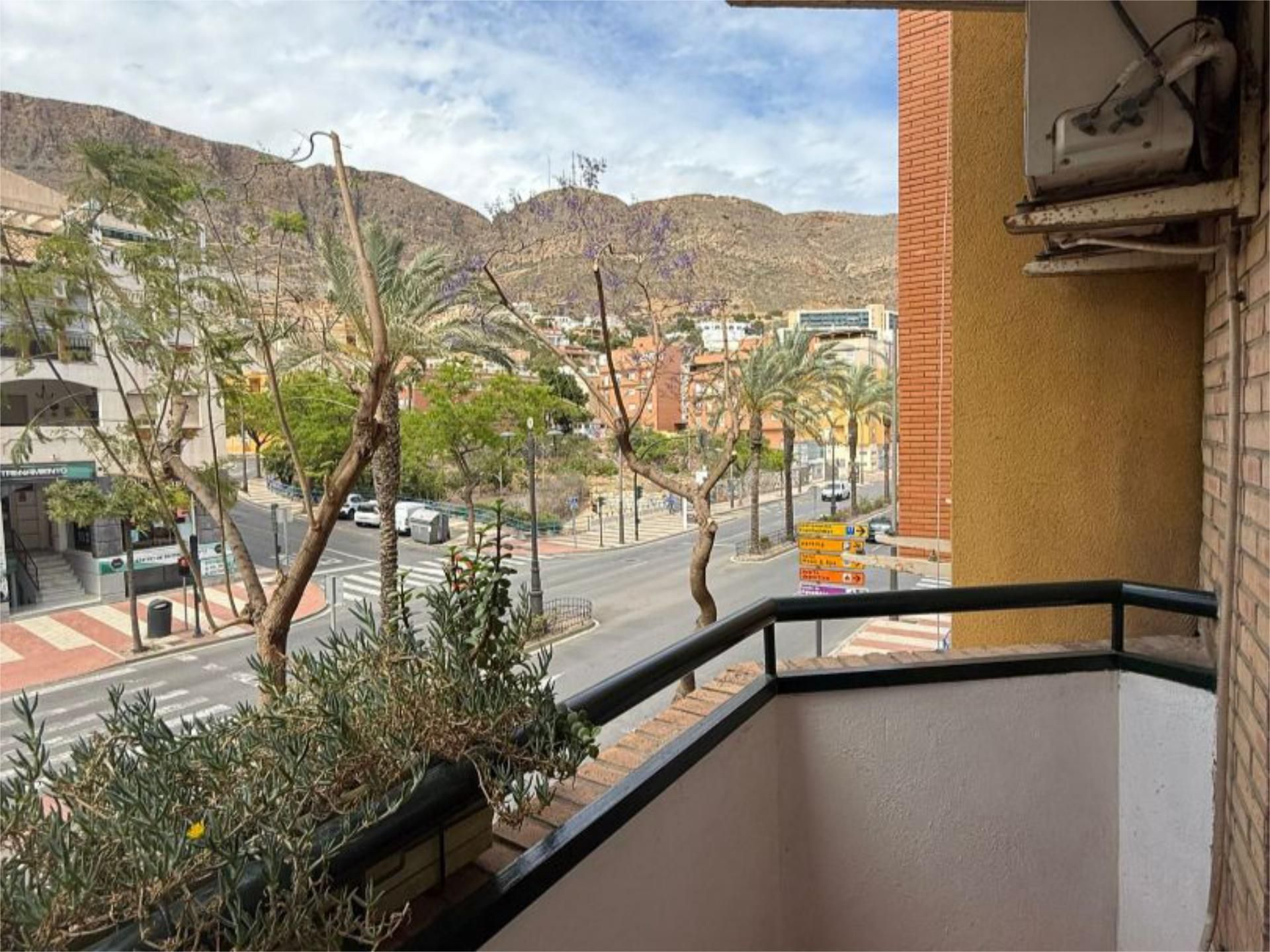 Vista exterior de Pis en venda en Roquetas de Mar amb Aire condicionat, Parquet i Terrassa