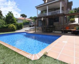 Piscina de Casa o xalet en venda en Sant Esteve Sesrovires amb Aire condicionat, Terrassa i Piscina