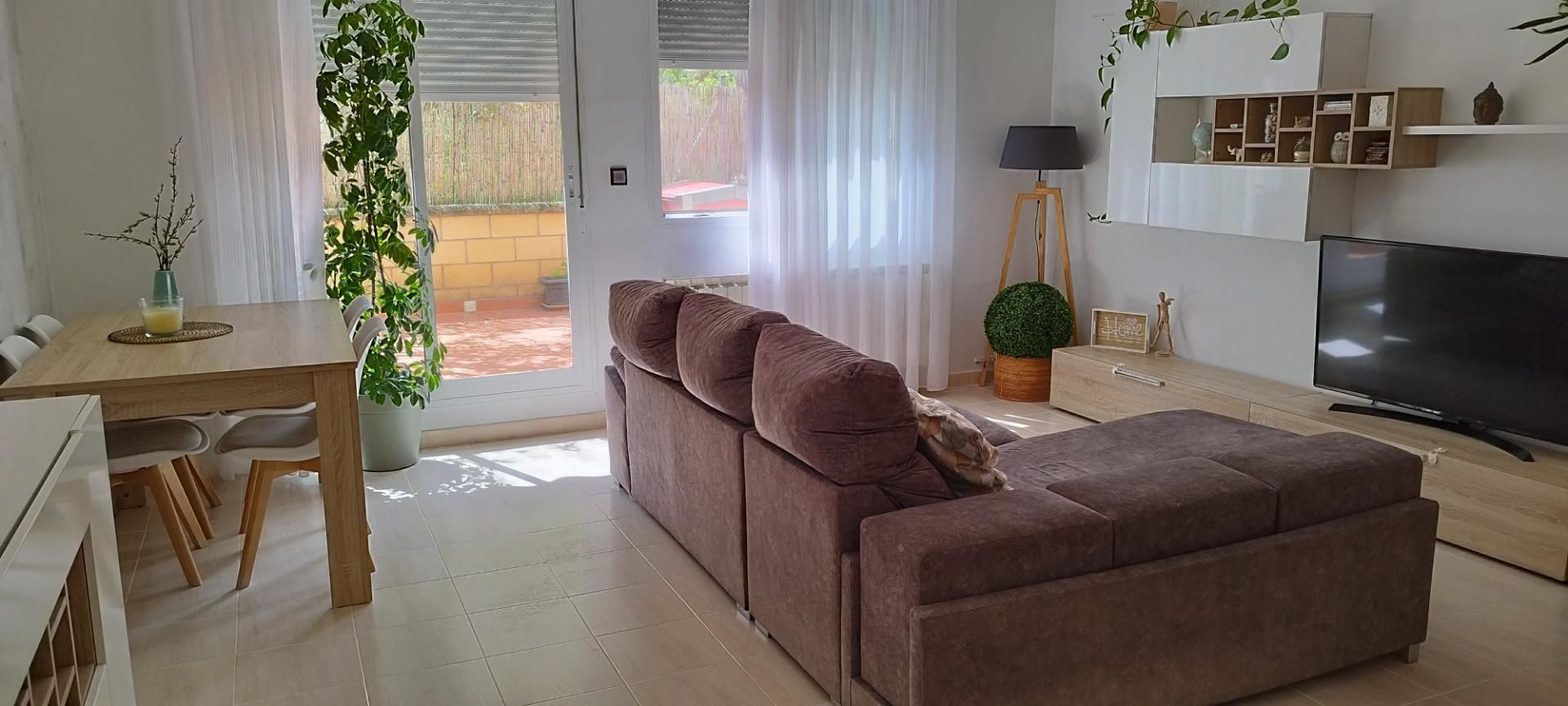 Sala d'estar de Casa adosada en venda en Tamarite de Litera amb Aire condicionat, Calefacció i Jardí privat