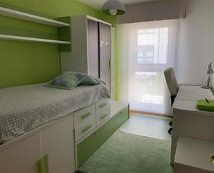 Bedroom of Flat to share in Santiago de Compostela   with Heating, Private garden and Parquet flooring