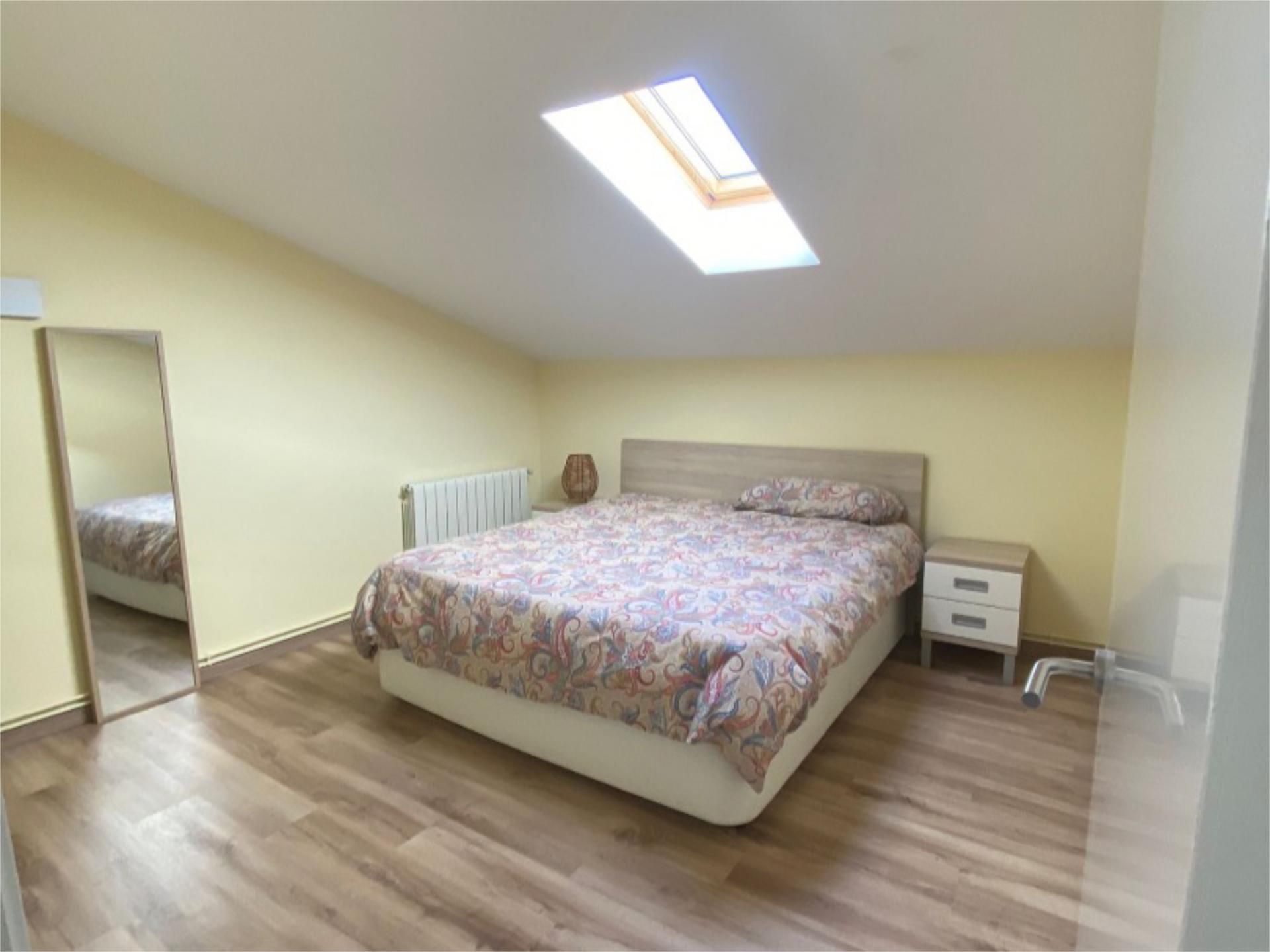 Dormitori de Dúplex per a compartir en Sant Pere de Ribes amb Calefacció, Parquet i Moblat