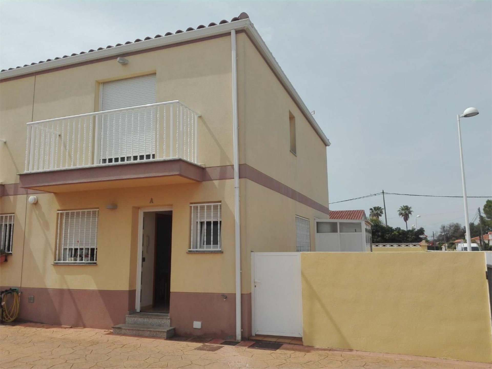 Exterior view of Single-family semi-detached for sale in Vinaròs  with Air Conditioner, Terrace and Balcony