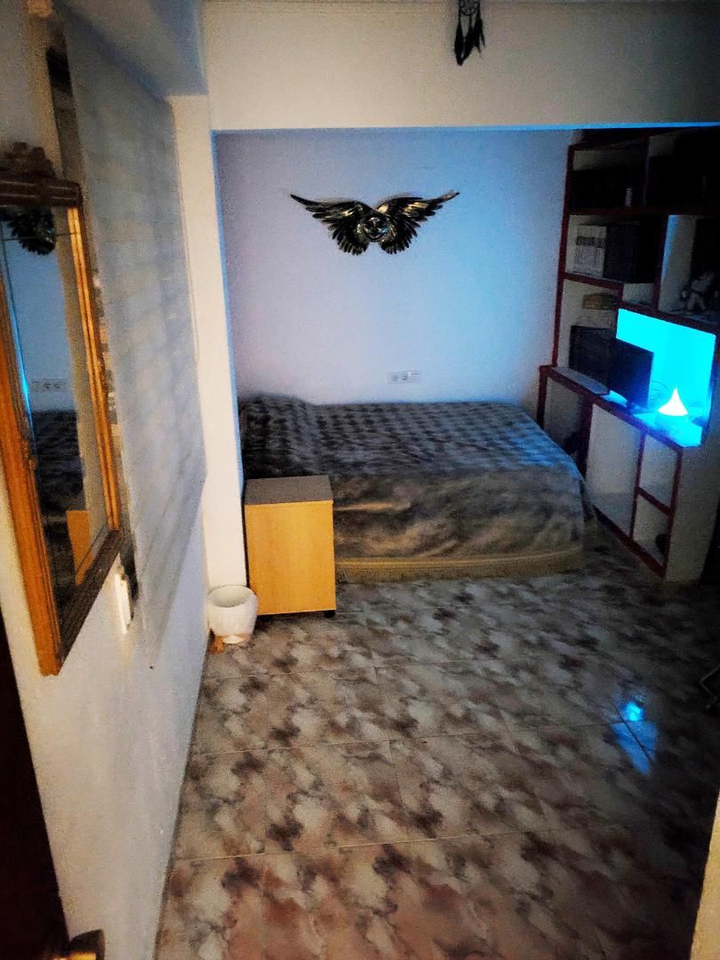 Bedroom of Flat to share in La Pobla de Vallbona  with Terrace, Furnished and Oven