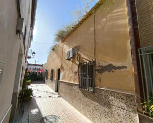 Vista exterior de Casa adosada en venda en Andújar amb Terrassa