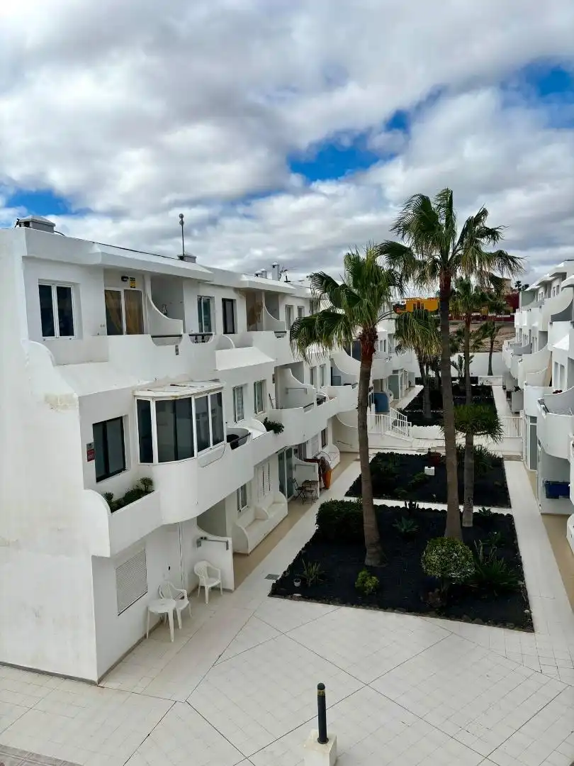 Apartamento en venta en Calle Berlina, 9, Caleta de Fuste Vista exterior de Apartamento en venta en Antigua con Piscina