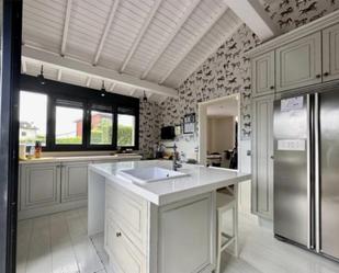 Kitchen of House or chalet for sale in Santa Cruz de Bezana