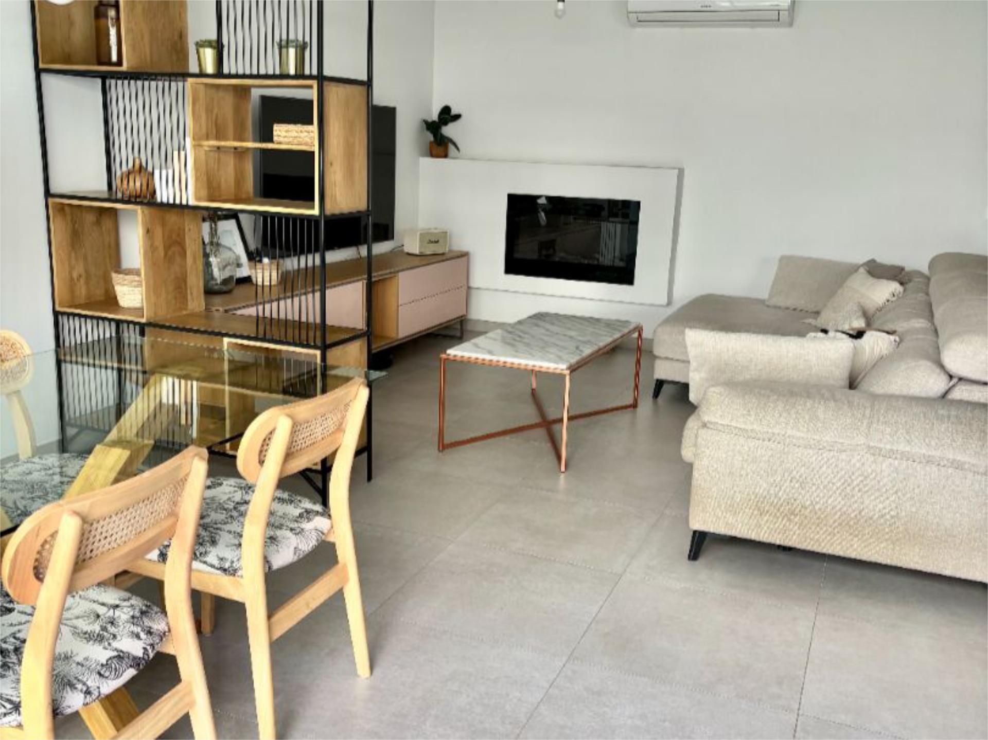 Sala d'estar de Casa o xalet en venda en  Almería Capital amb Aire condicionat, Calefacció i Jardí privat