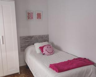 Bedroom of Flat to share in Valladolid Capital  with Heating, Parquet flooring and Furnished