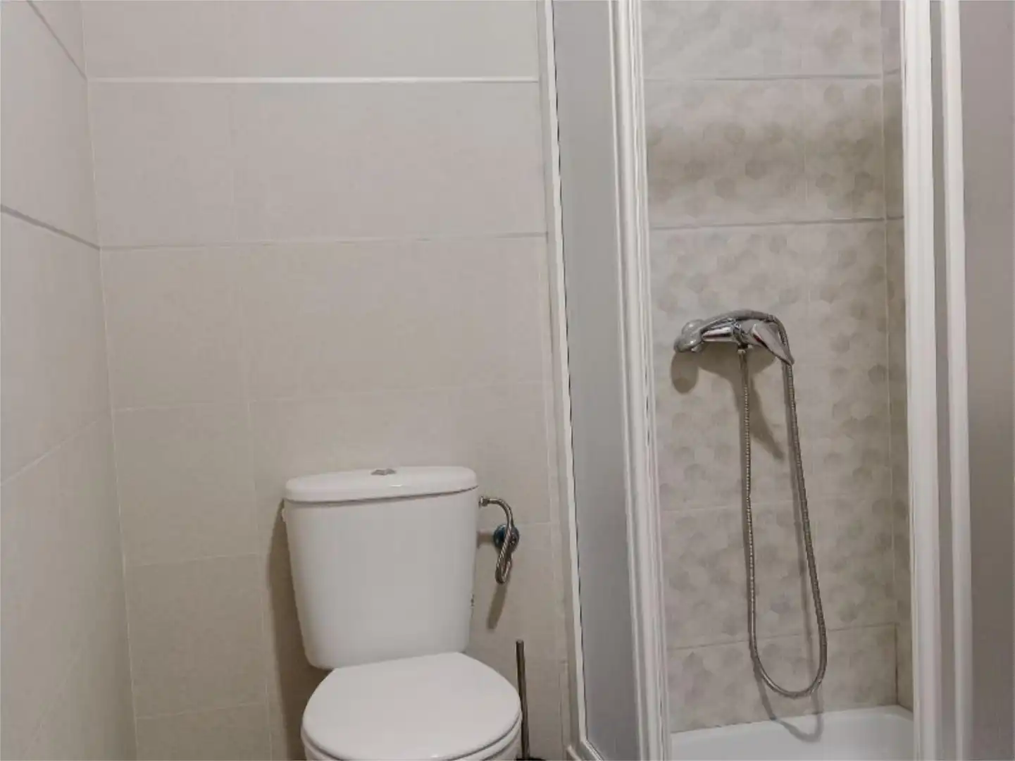 Room in Calle Sosa, 10, Osuna Bathroom of Flat for share in Osuna with Furnished and Balcony