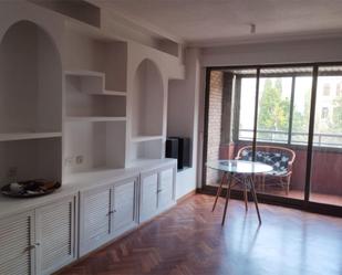 Living room of Flat to rent in  Madrid Capital  with Air Conditioner, Heating and Parquet flooring