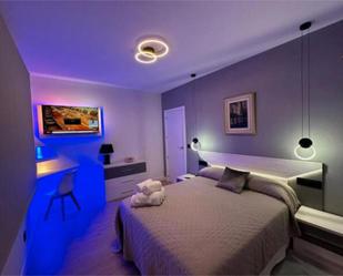 Dormitori de Apartament de lloguer en Poio amb Calefacció, Jardí privat i Moblat