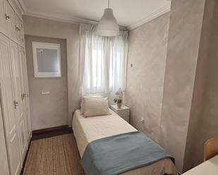 Dormitori de Pis per a compartir en Avilés amb Calefacció, Parquet i Moblat