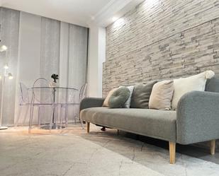 Sala d'estar de Pis de lloguer en San Juan de Aznalfarache amb Aire condicionat, Parquet i Terrassa