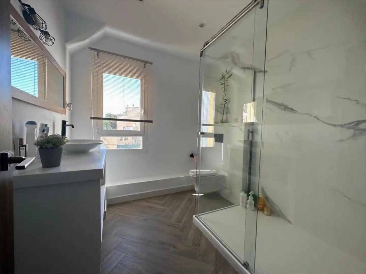 Flat for sale in Calle Marqués de Cazalla, 15, La Casería - San Carlos Bathroom of Flat for sale in San Fernando with Air Conditioner, Heating and Storage room