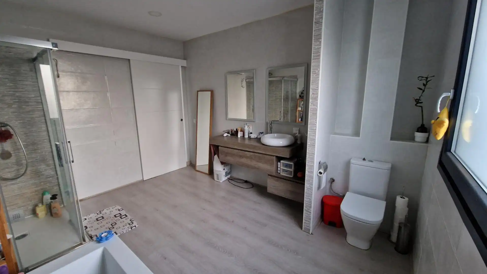 Bathroom of Flat for sale in Castellví de Rosanes  with Storage room, Swimming Pool and Furnished
