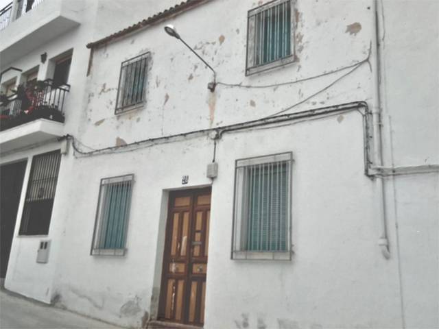 Piso en Venta en Calle las Eras, 28 en Huelma