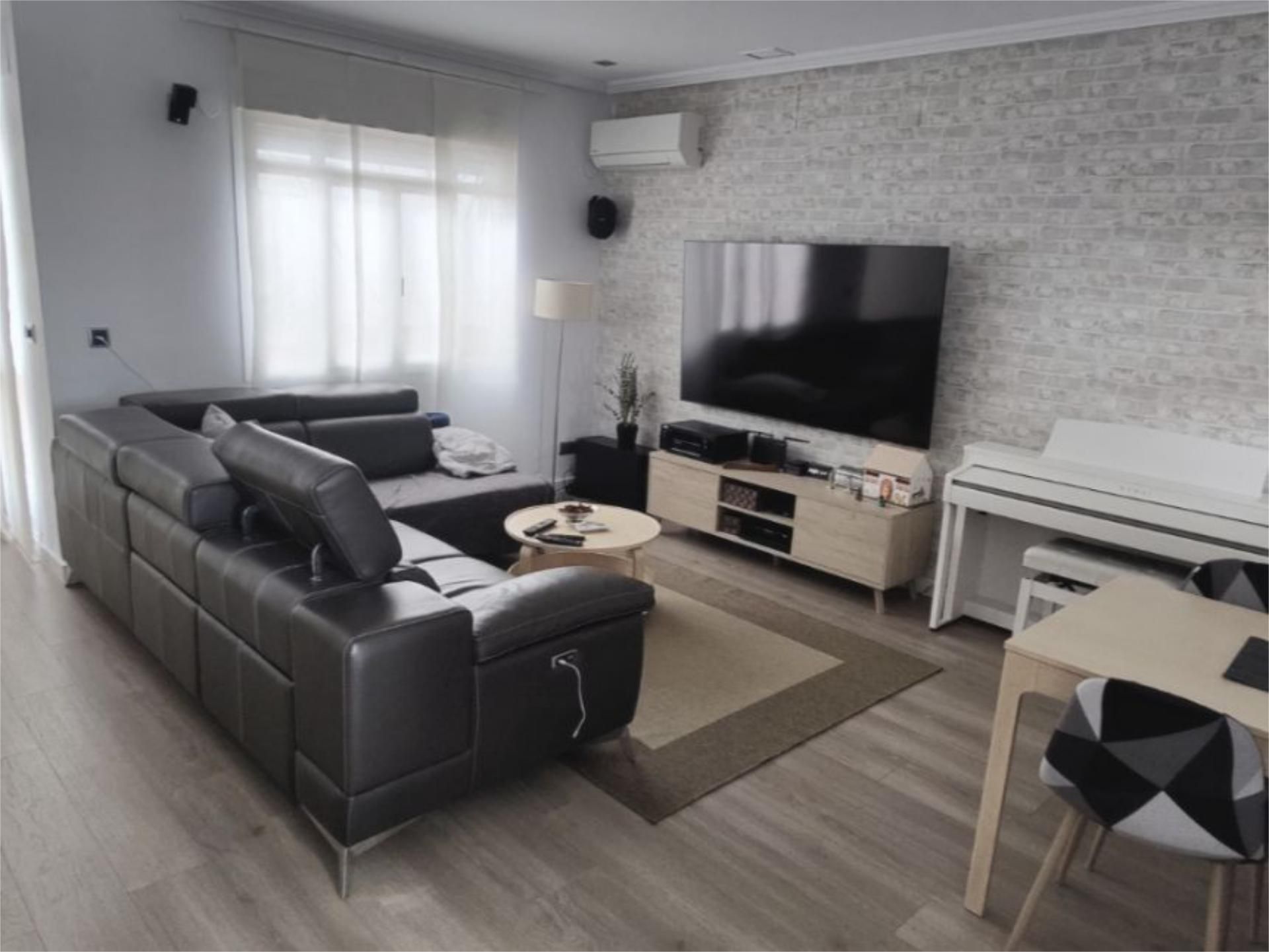 Living room of Single-family semi-detached for sale in Dos Hermanas  with Air Conditioner and Terrace