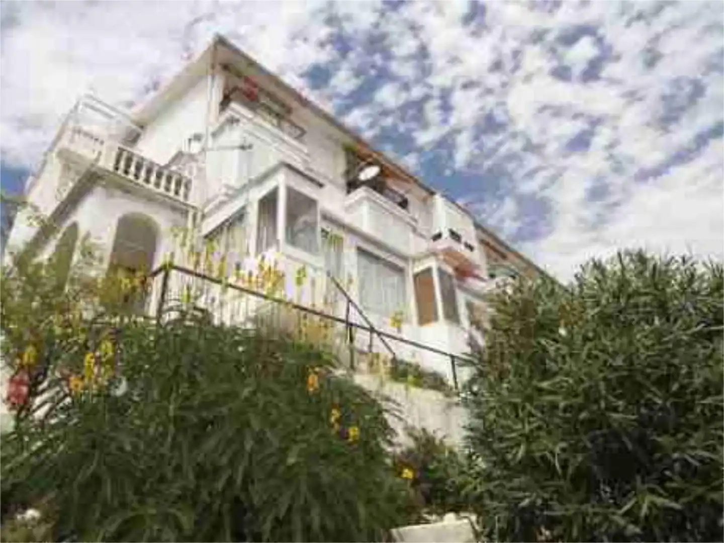 Wohnung zur Miete in Urbanización Amberes, 1, Urbanización Santa Rosa Außenansicht von Wohnung zur Miete in Torrox mit Privatgarten, Schwimmbad und Möbliert