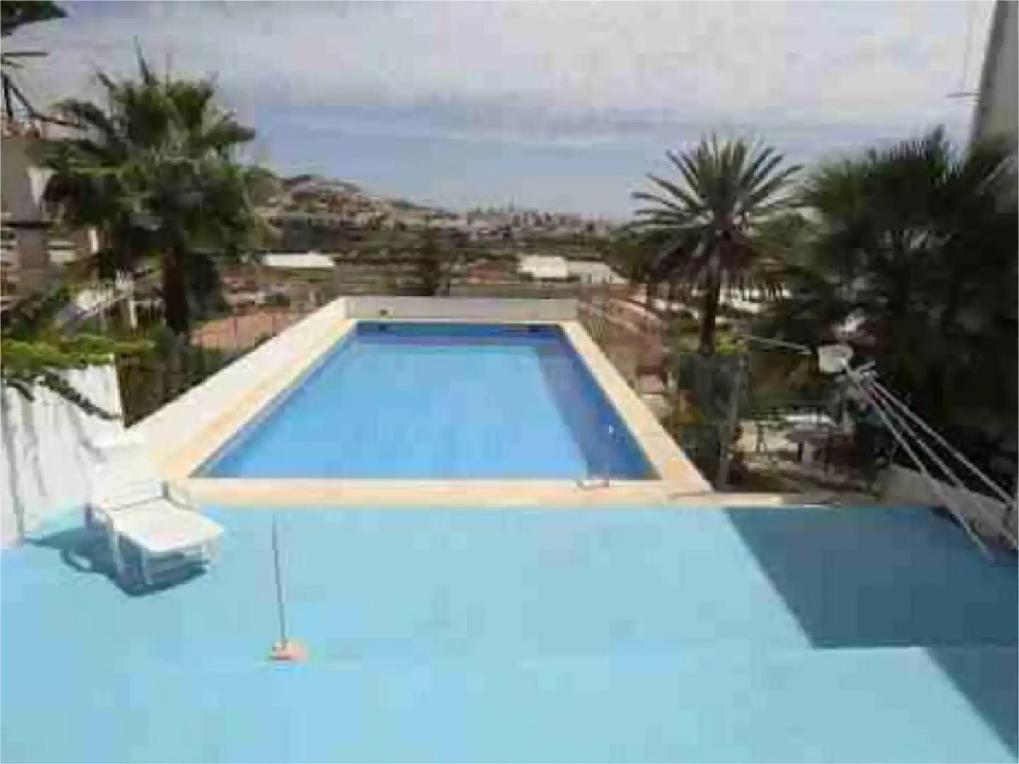 Wohnung zur Miete in Urbanización Amberes, 1, Urbanización Santa Rosa Schwimmbecken von Wohnung zur Miete in Torrox mit Privatgarten, Schwimmbad und Möbliert