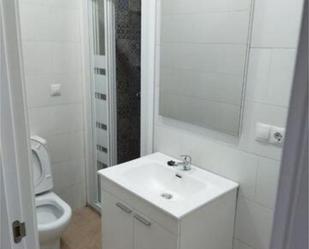 Bany de Pis de lloguer en Oviedo  amb Calefacció i Moblat