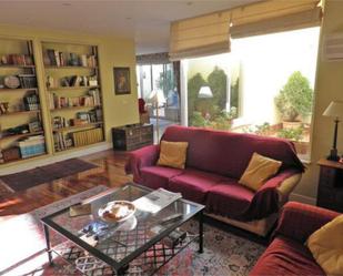 Sala d'estar de Casa o xalet en venda en Salamanca Capital amb Calefacció, Jardí privat i Terrassa