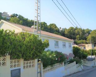 Vista exterior de Casa o xalet en venda en Calpe / Calp amb Aire condicionat, Terrassa i Piscina