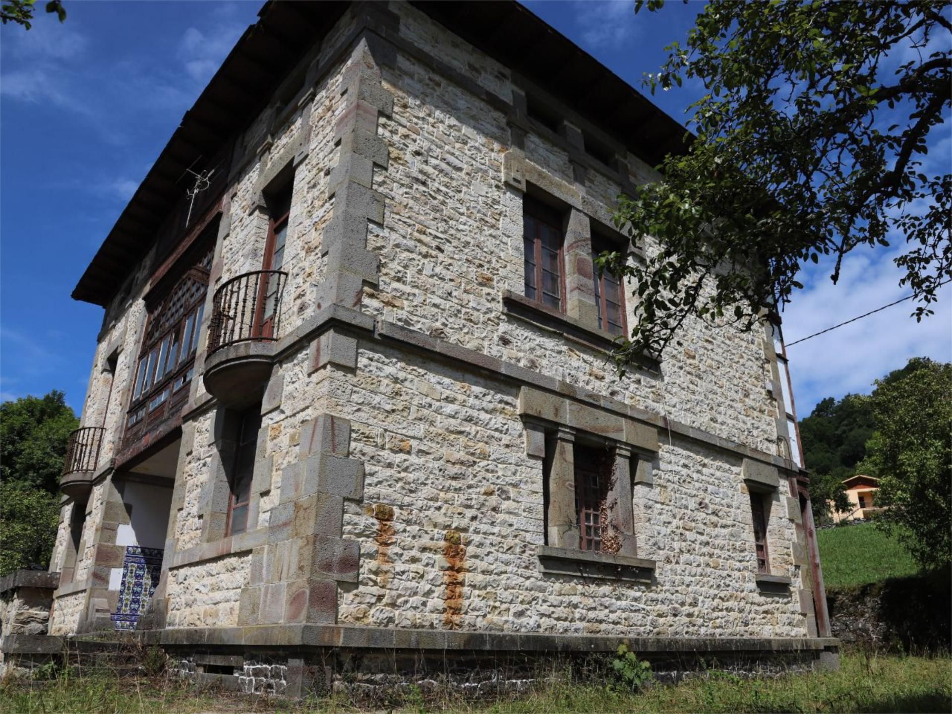 Vista exterior de Pis en venda en Ponga amb Jardí privat, Parquet i Balcó