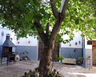 Jardí de Casa adosada en venda en Orgaz amb Calefacció, Terrassa i Moblat