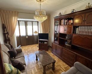 Sala d'estar de Pis en venda en Gijón  amb Calefacció, Traster i Videoporter