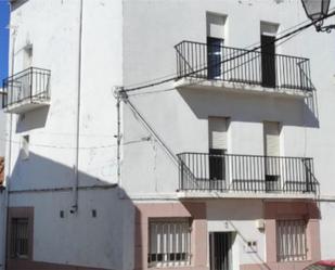 Vista exterior de Casa adosada en venda en Zarza de Montánchez amb Terrassa i Balcó