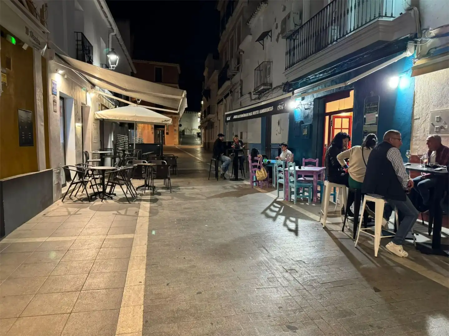 Local en traspas a Calle Trascuesta, 4, Centro - Calzada - Cabo Noval Vista exterior de Local en traspas en Sanlúcar de Barrameda amb Aire condicionat, Calefacció i Moblat