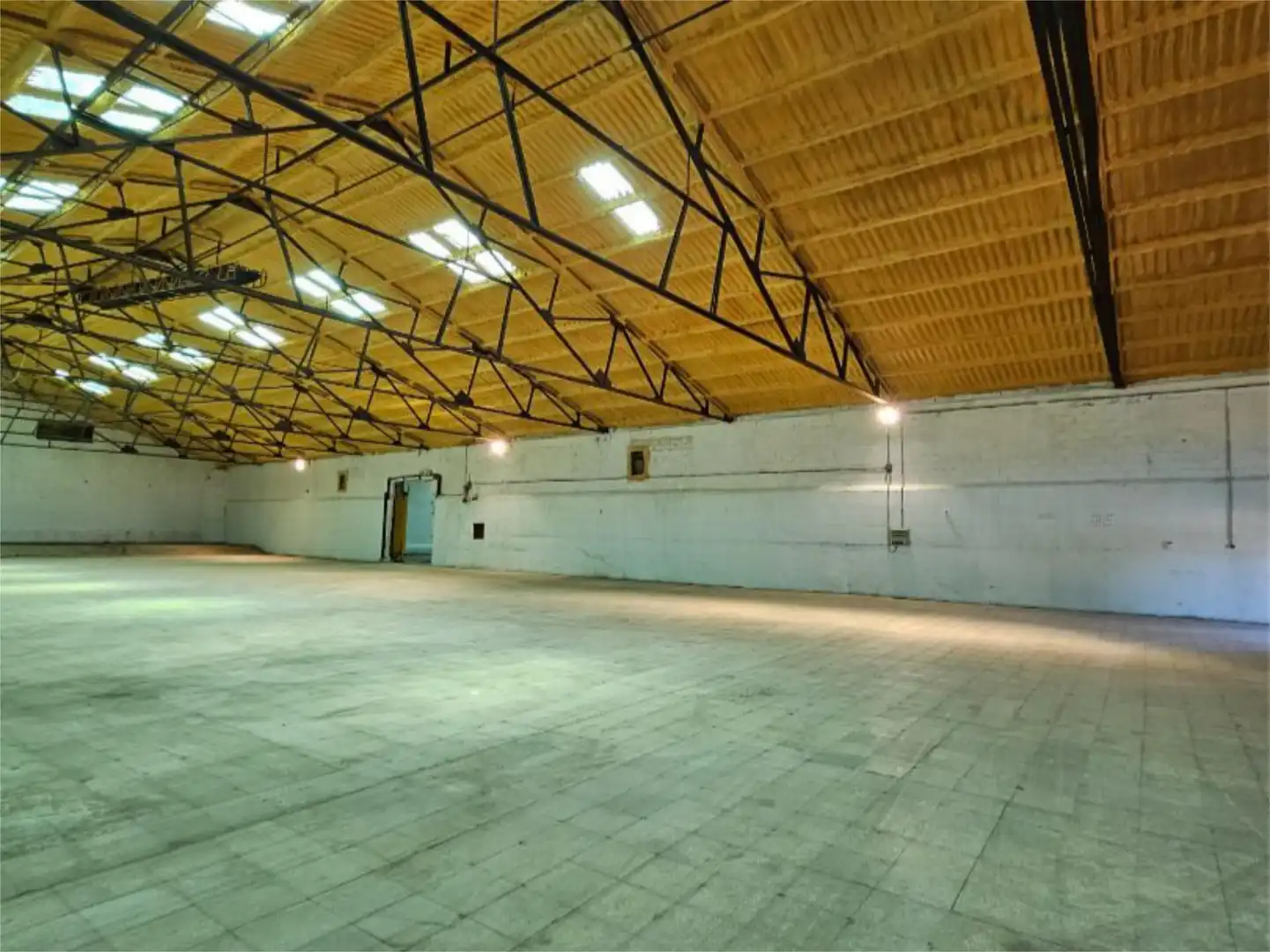 Fabrikhallen zur Miete in Calle Sanchidrian, 2, Hernansancho Fabrikhallen zur Miete in Hernansancho