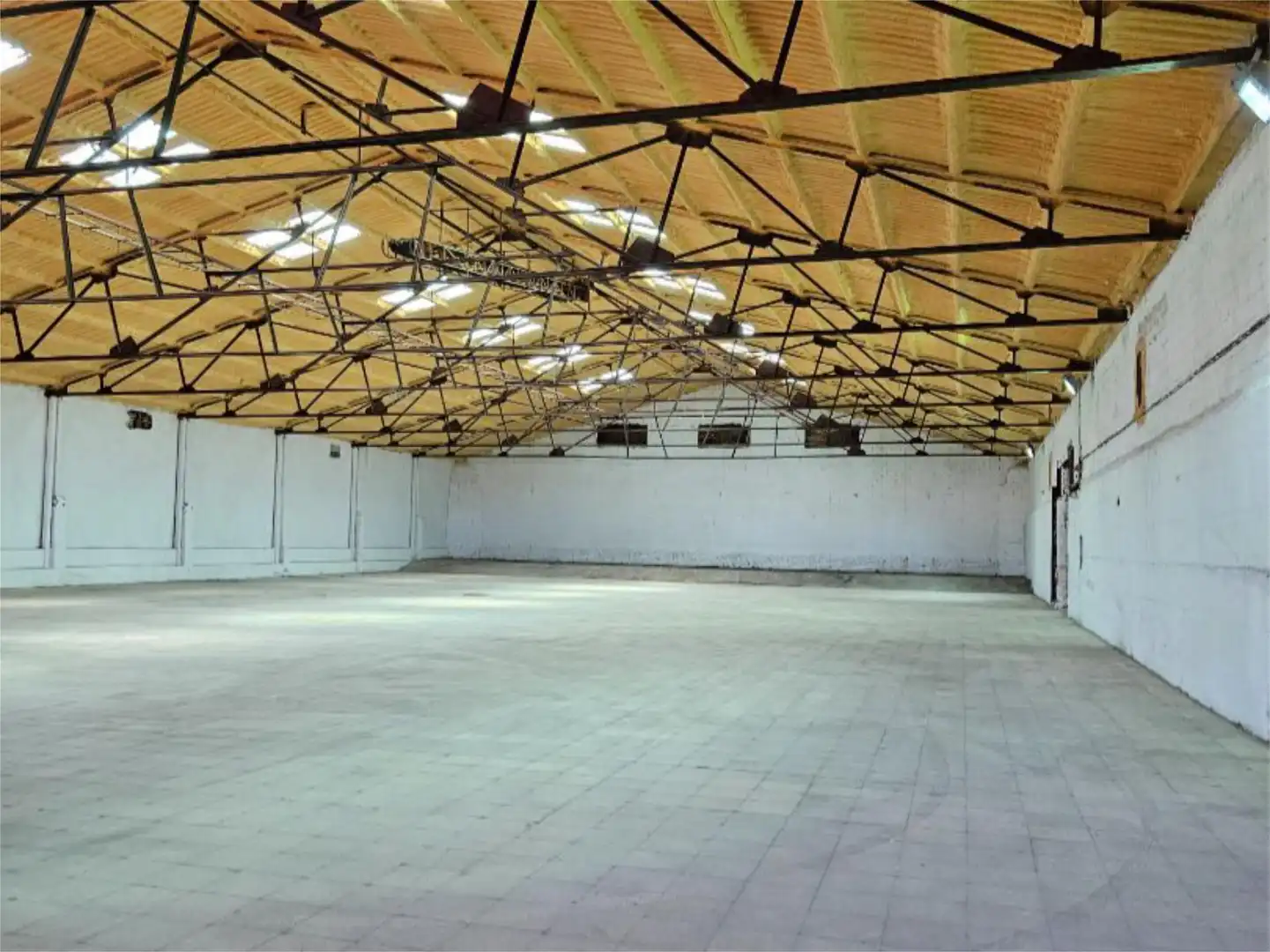 Fabrikhallen zur Miete in Calle Sanchidrian, 2, Hernansancho Fabrikhallen zur Miete in Hernansancho