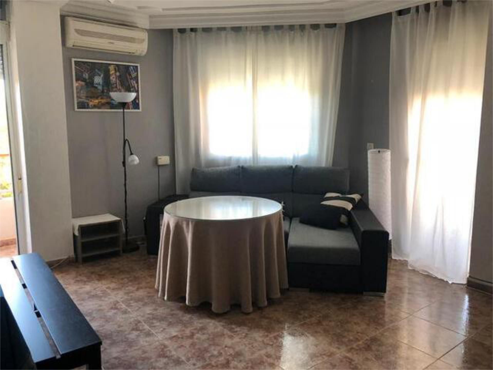 Sala d'estar de Pis de lloguer en Hellín amb Calefacció, Moblat i Es permeten mascotes