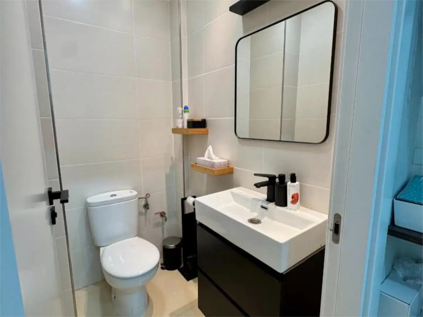 Baño de Local en traspaso en Alicante / Alacant con Aire acondicionado, Calefacción y Amueblado