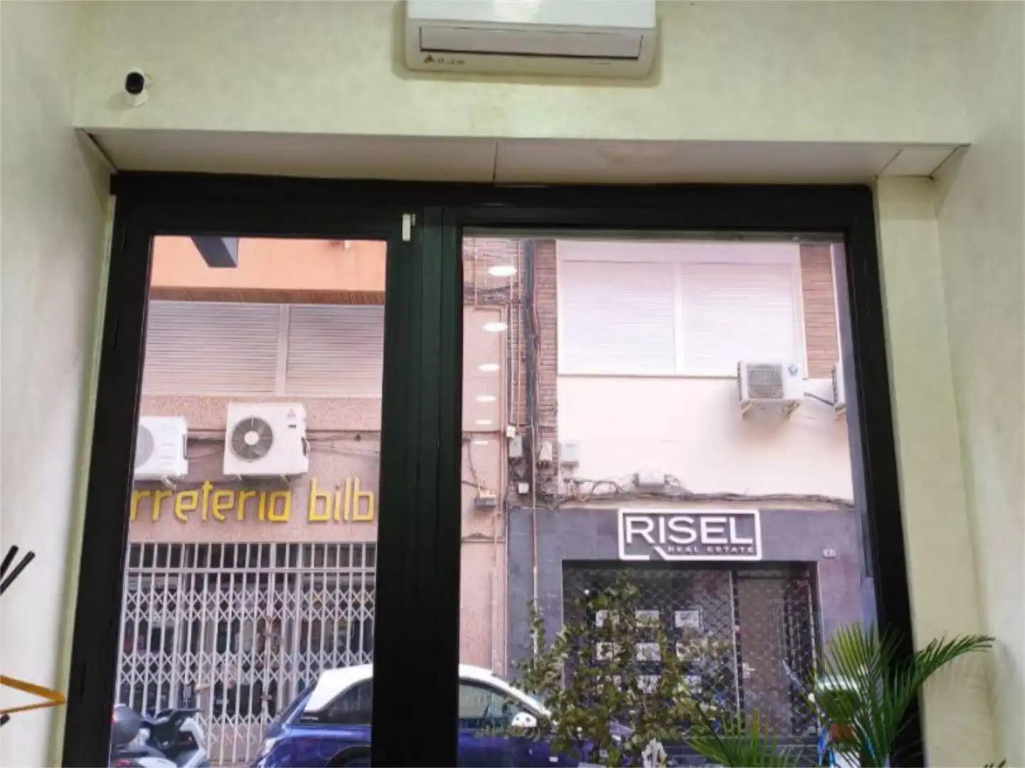 Vista exterior de Local en traspaso en Alicante / Alacant con Aire acondicionado, Calefacción y Amueblado