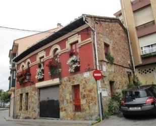Vista exterior de Casa o xalet de lloguer en Carreño amb Terrassa i Traster