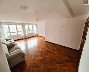 Sala d'estar de Pis de lloguer en A Coruña Capital  amb Calefacció, Parquet i Aparcament comunitari