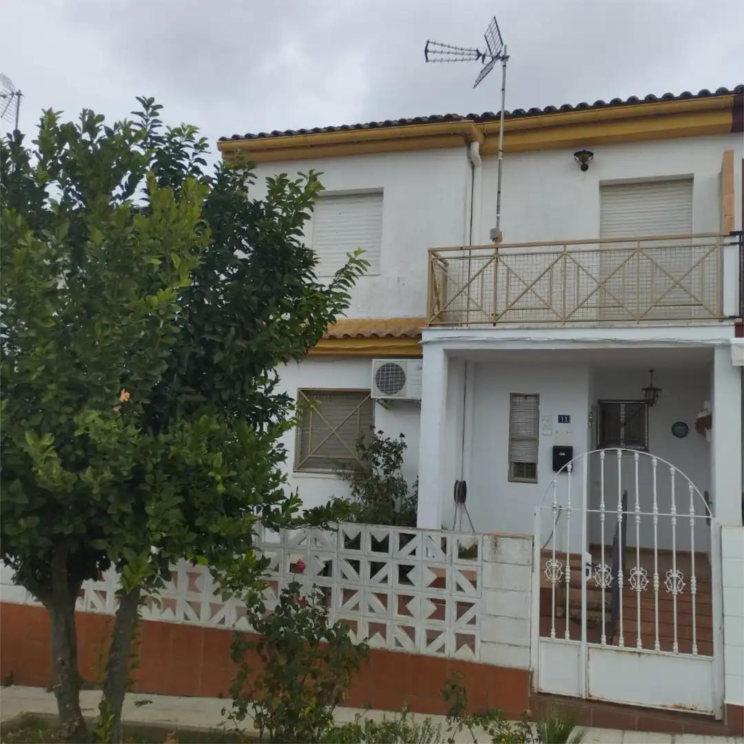 Casa adosada en venda a Avenida Mancha, 40, Saceruela Vista exterior de Casa adosada en venda en Saceruela amb Aire condicionat, Calefacció i Terrassa